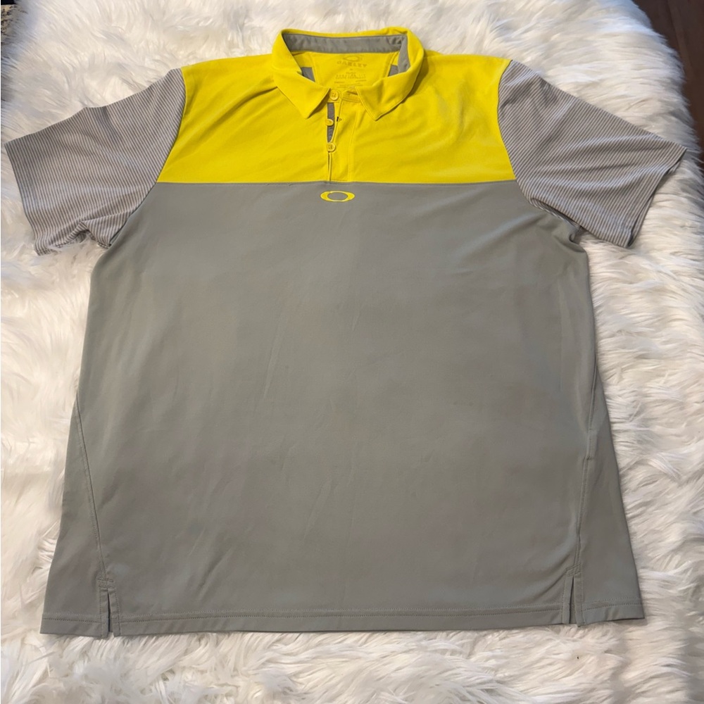 Oakley | Men’s XL Regular Fit Golf Polo Shirt in Gray and Yellow Color